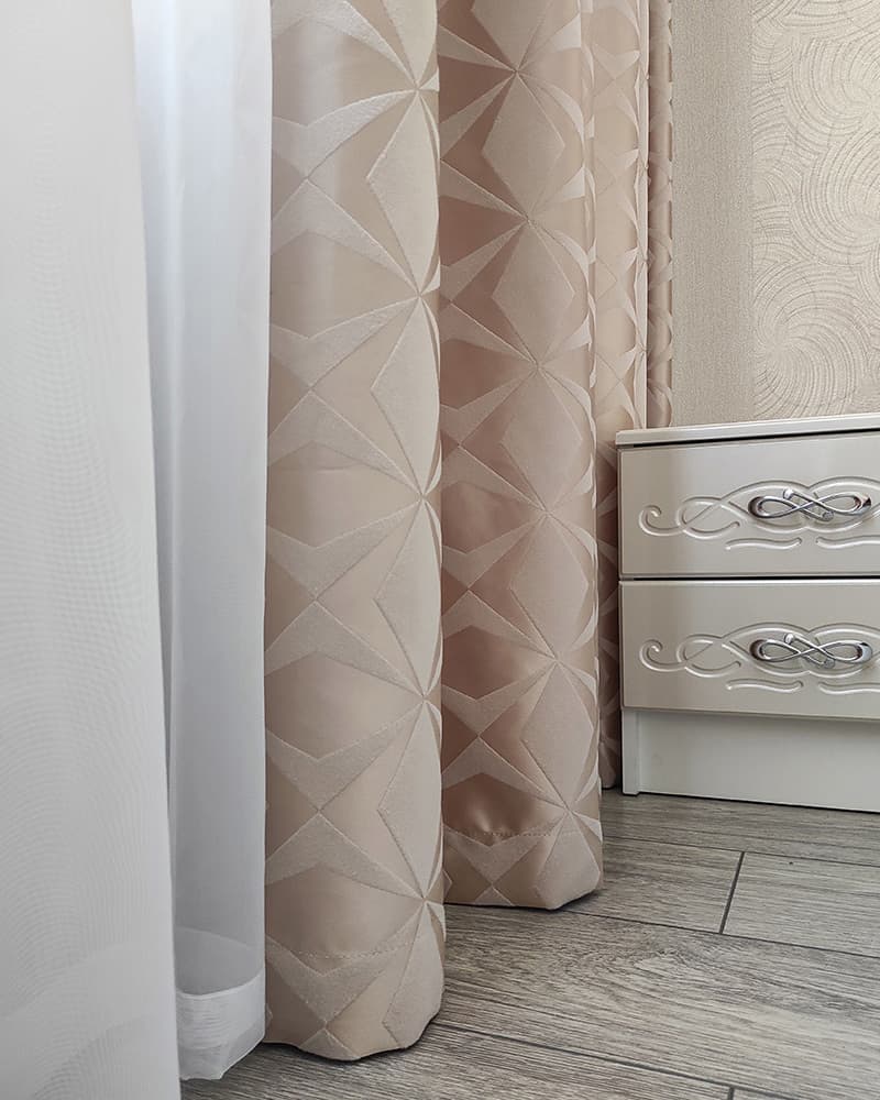 Изысканность и функциональность: выбираем блэкаут шторы в интерьере