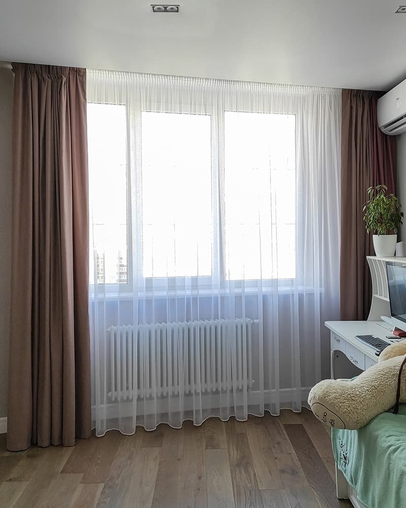 Декоративные тенденции: Элегантные шторы на люверсах и тюль для современного интерьера