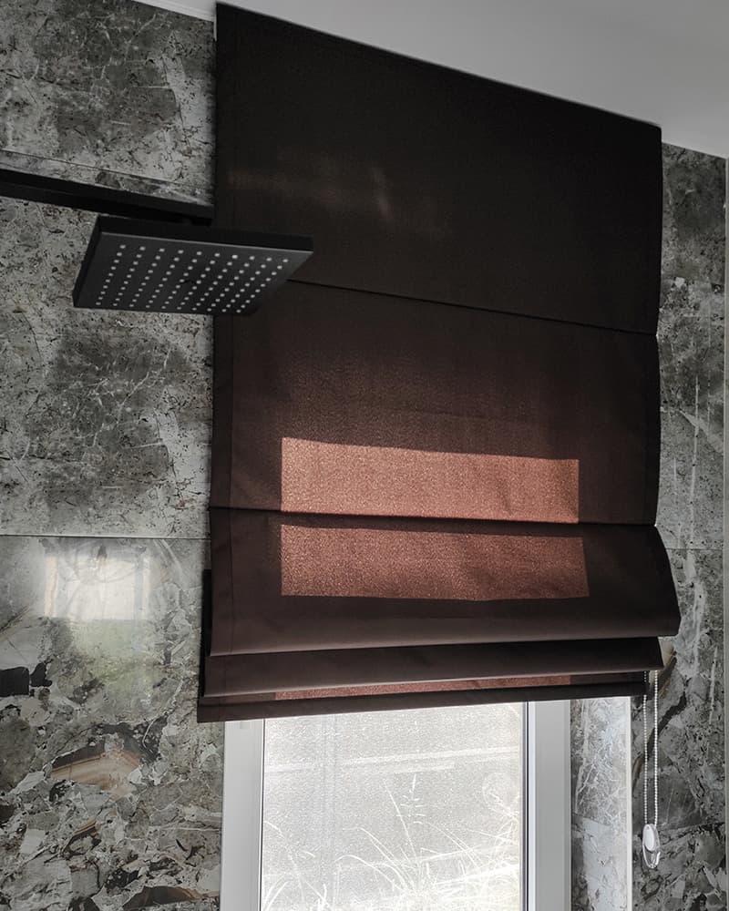 Римские шторы в современном интерьере: элегантность и практичность