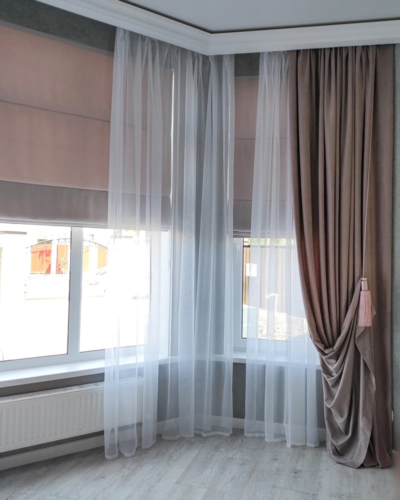 Эркер в новом свете: римские, портьеры и тюль для изысканного интерьера