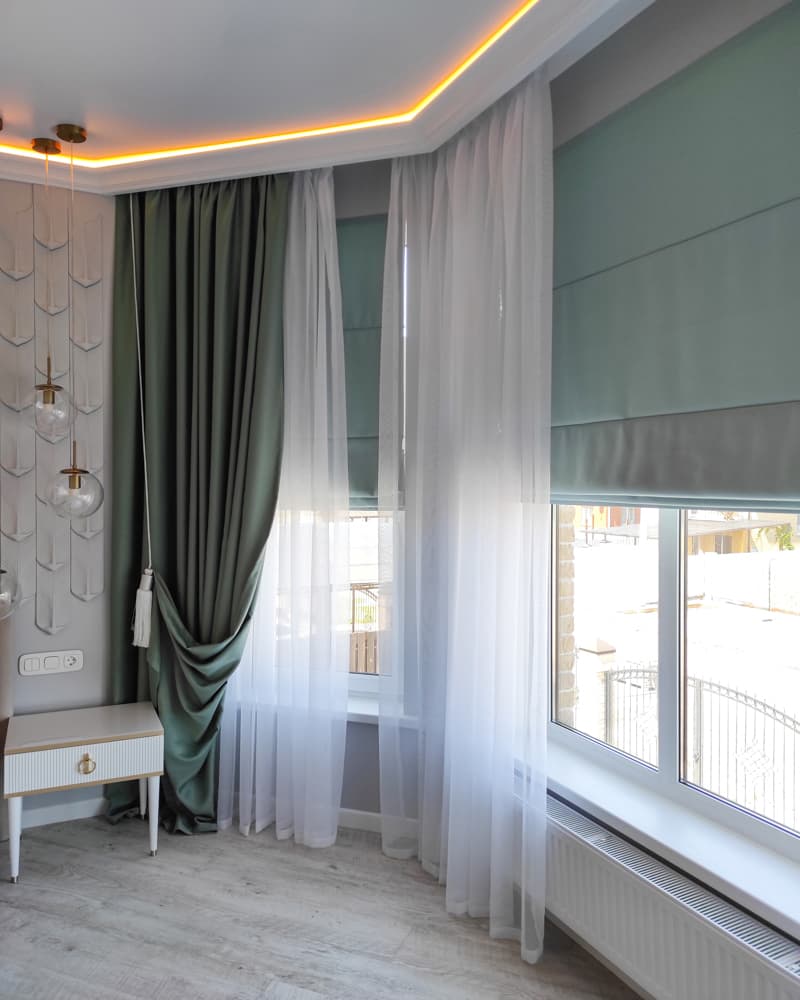 Эркер в новом свете: римские, портьеры и тюль для изысканного интерьера