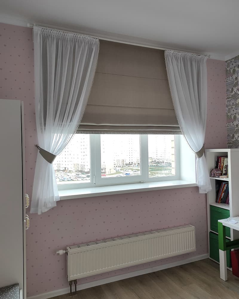 Уют и функциональность: выбираем римские шторы и тюль для современного интерьера