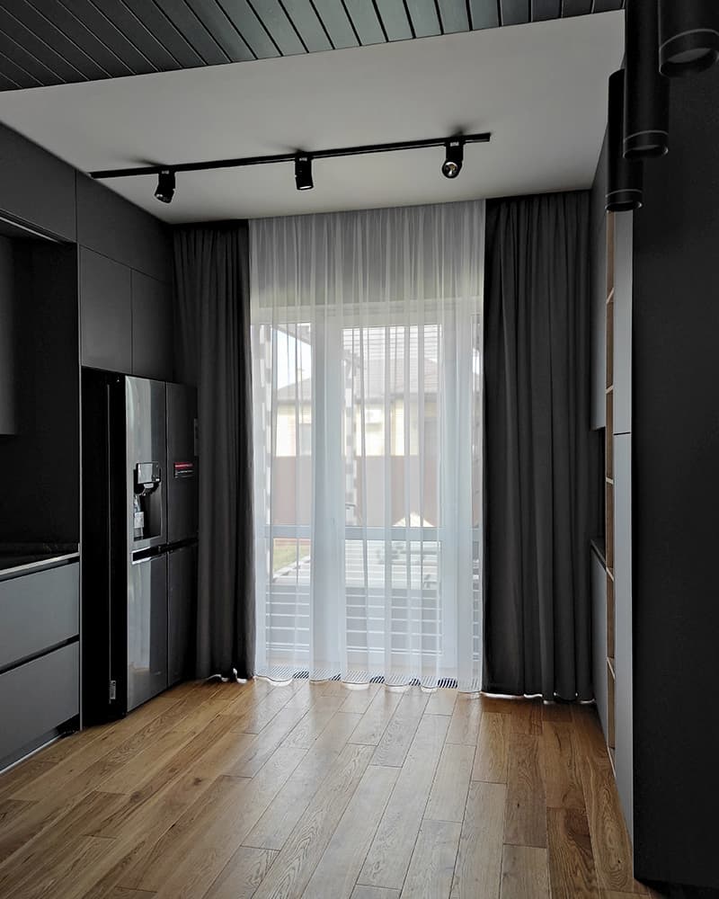 Идеальное сочетание: функциональные и стильные шторы в современном интерьере